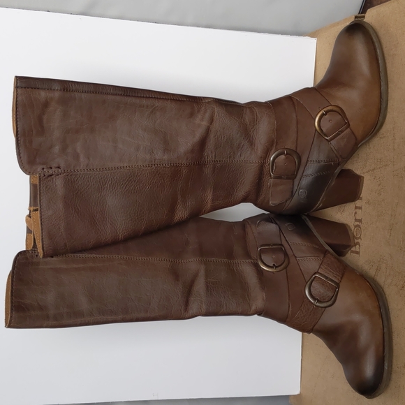 Born knee high boots. F 32416 Crescent Tan 8.5M. Excellent condition - Picture 2 of 5